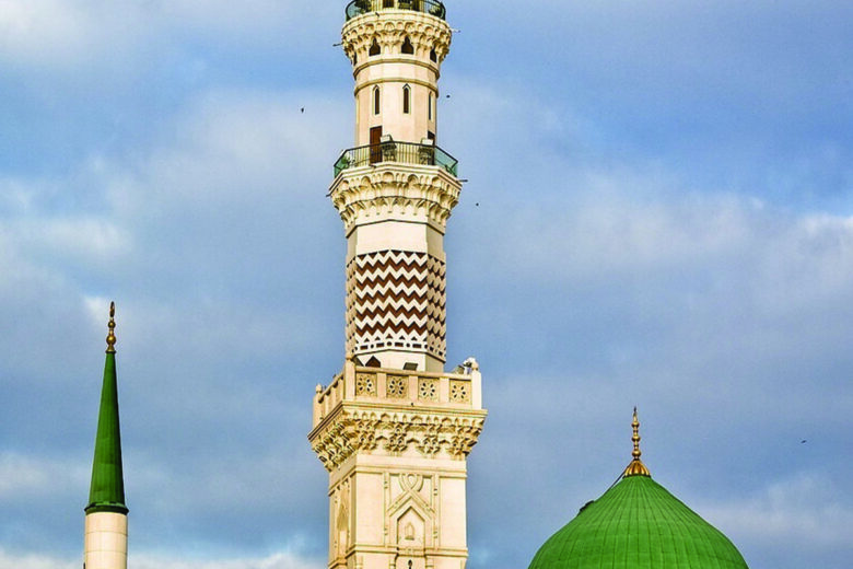 ان کی خوشبو نے مست کردیا ہے